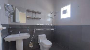 شقة من غرفتين نوم للبيع في العذيبة