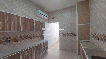 شقة من غرفتين نوم للبيع في العذيبة