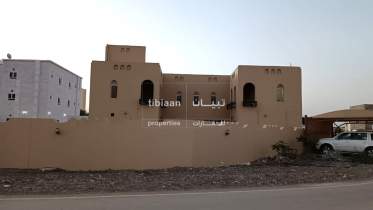 فيلا من 6 غرف نوم واسعة للبيع في الخوض