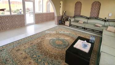 فيلا من 6 غرف نوم واسعة للبيع في الخوض