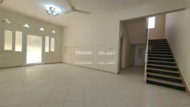 توين فيلا تجارية للايجار في الموالح الجنوبية