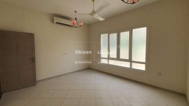 توين فيلا تجارية للايجار في الموالح الجنوبية