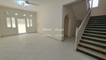 توين فيلا تجارية للايجار في الموالح الجنوبية