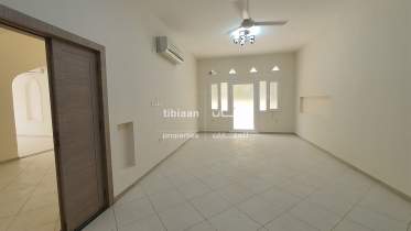 توين فيلا تجارية للايجار في الموالح الجنوبية