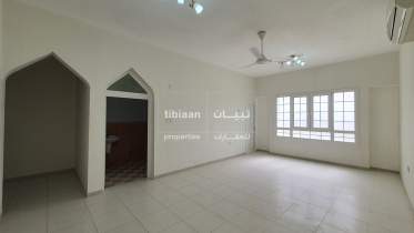 توين فيلا تجارية للايجار في الموالح الجنوبية