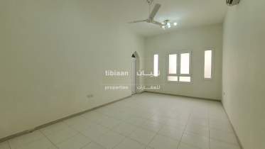 توين فيلا تجارية للايجار في الموالح الجنوبية