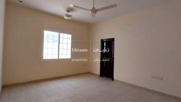 شقة بثلاث غرف نوم للايجار في القرم