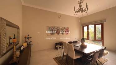 فيلا مؤثثة للبيع في الحيل الشمالية
