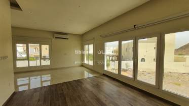 7 Bedrooms Villa for Rent in Awabi