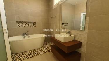 7 Bedrooms Villa for Rent in Awabi