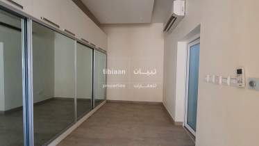 7 Bedrooms Villa for Rent in Awabi