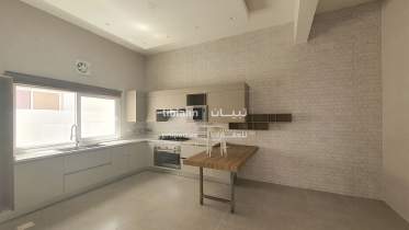 7 Bedrooms Villa for Rent in Awabi