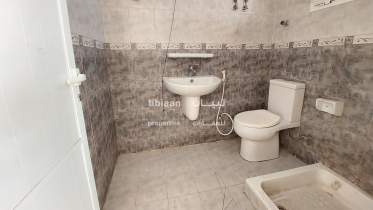 شقة للإيجار في العامرات