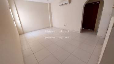 شقة للإيجار في العامرات