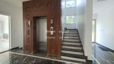 وحدة تجارية سكنية في مدينة قابوس