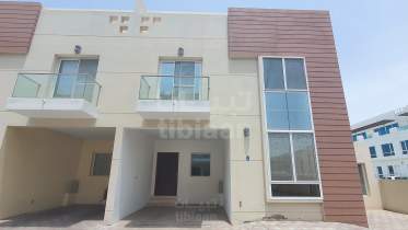Townhouse for rent with 6 bedrooms in Al Athaiba
