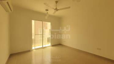 Townhouse for rent with 6 bedrooms in Al Athaiba