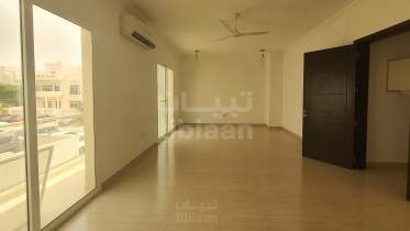 Townhouse for rent with 6 bedrooms in Al Athaiba