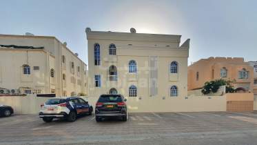 2 Bedrooms Apartments for rent in Azaiba