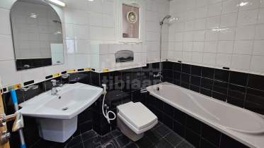 Flat for rent in Shatti Al Qurum