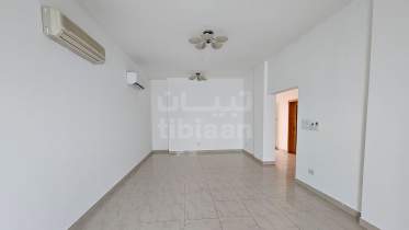 Flat for rent in Shatti Al Qurum