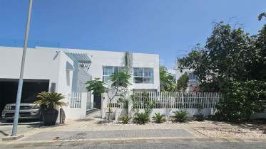 Luxurious fully furnished villa for rent in Al Mouj