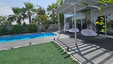 Luxurious fully furnished villa for rent in Al Mouj