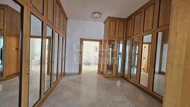 Luxury Villa for Rent Near Al Qurum Park