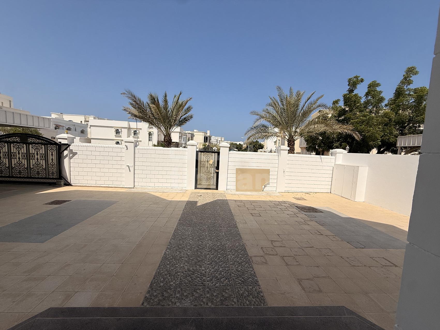 Spacious 6-Bedroom Standalone Villa for Rent in Al Azaiba